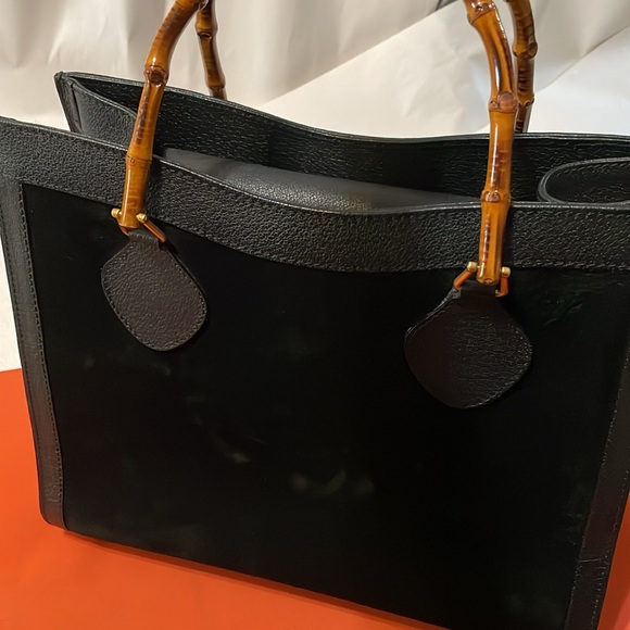 Gucci Suede Bamboo handle Diana handbag - Picture 13 of 16